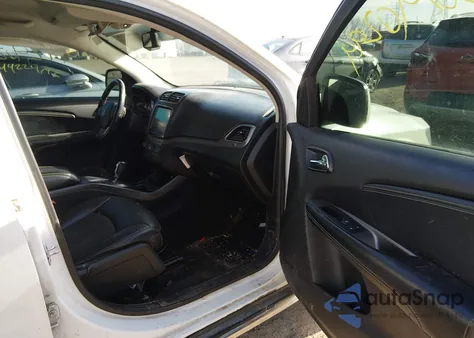 2017 Dodge Journey Crossroad Plus z USA, uszkodzony, nr VIN 3C4PDCGB4HT556984